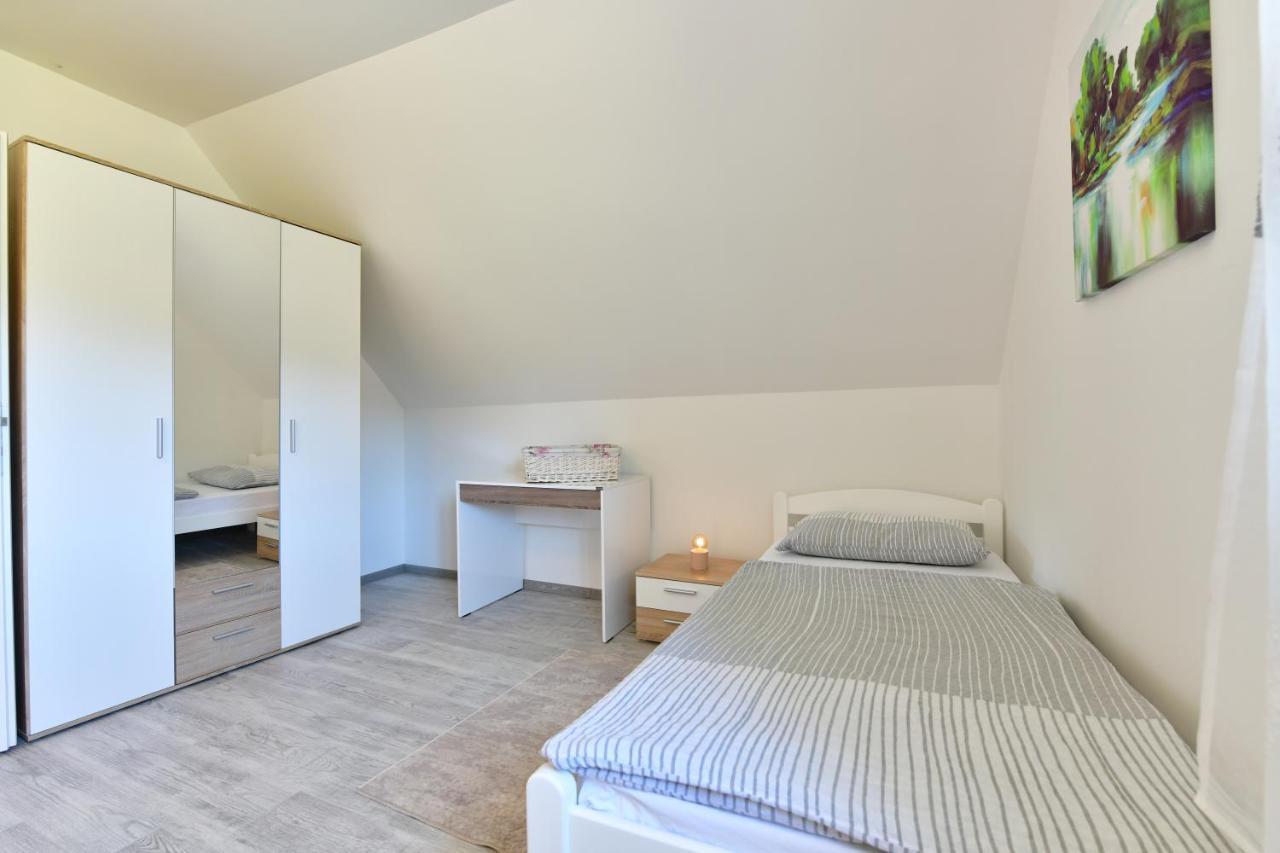 Apartamento Kuca Za Odmor Roby Saborsko Exterior foto